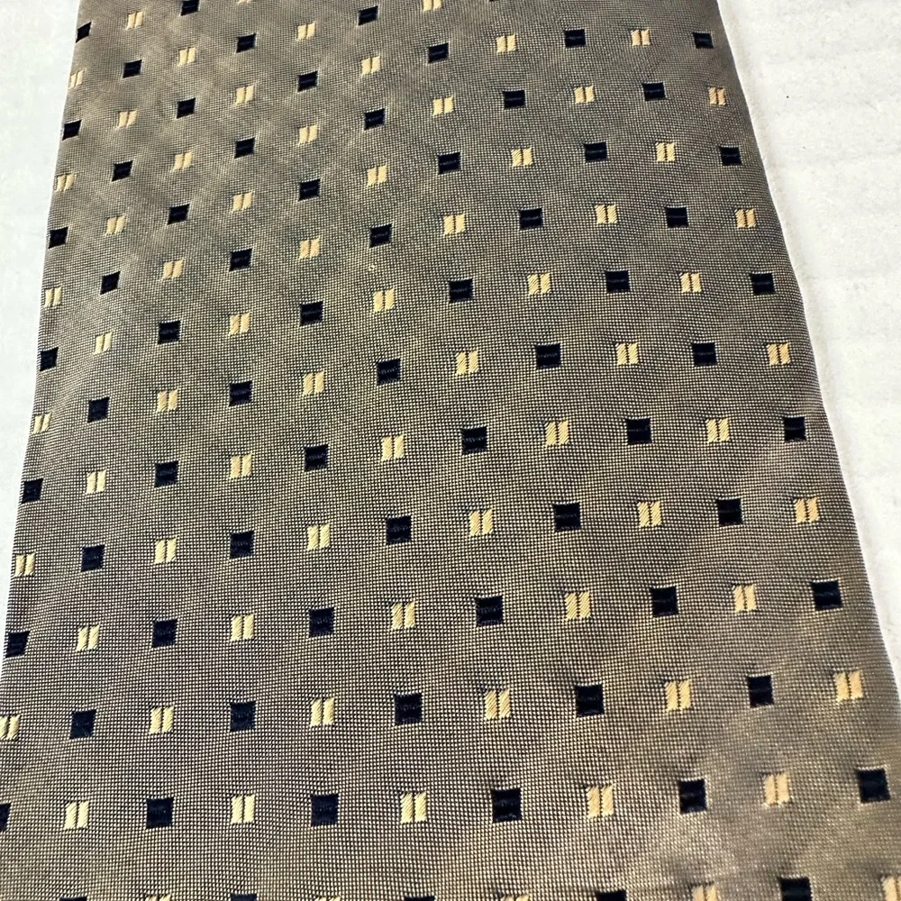 Silk Tie Made in Italy Brand New Tan/Gold with Black Squares Regis Brand